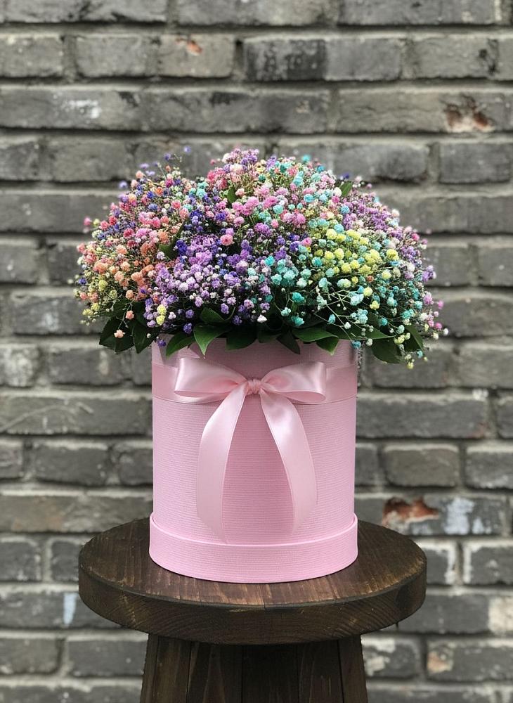 Цветочная композиция из Гипсофила и Розы в шляпной коробке в Чашниково