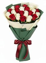 Букет Микс из красных и белых роз в Чашниково