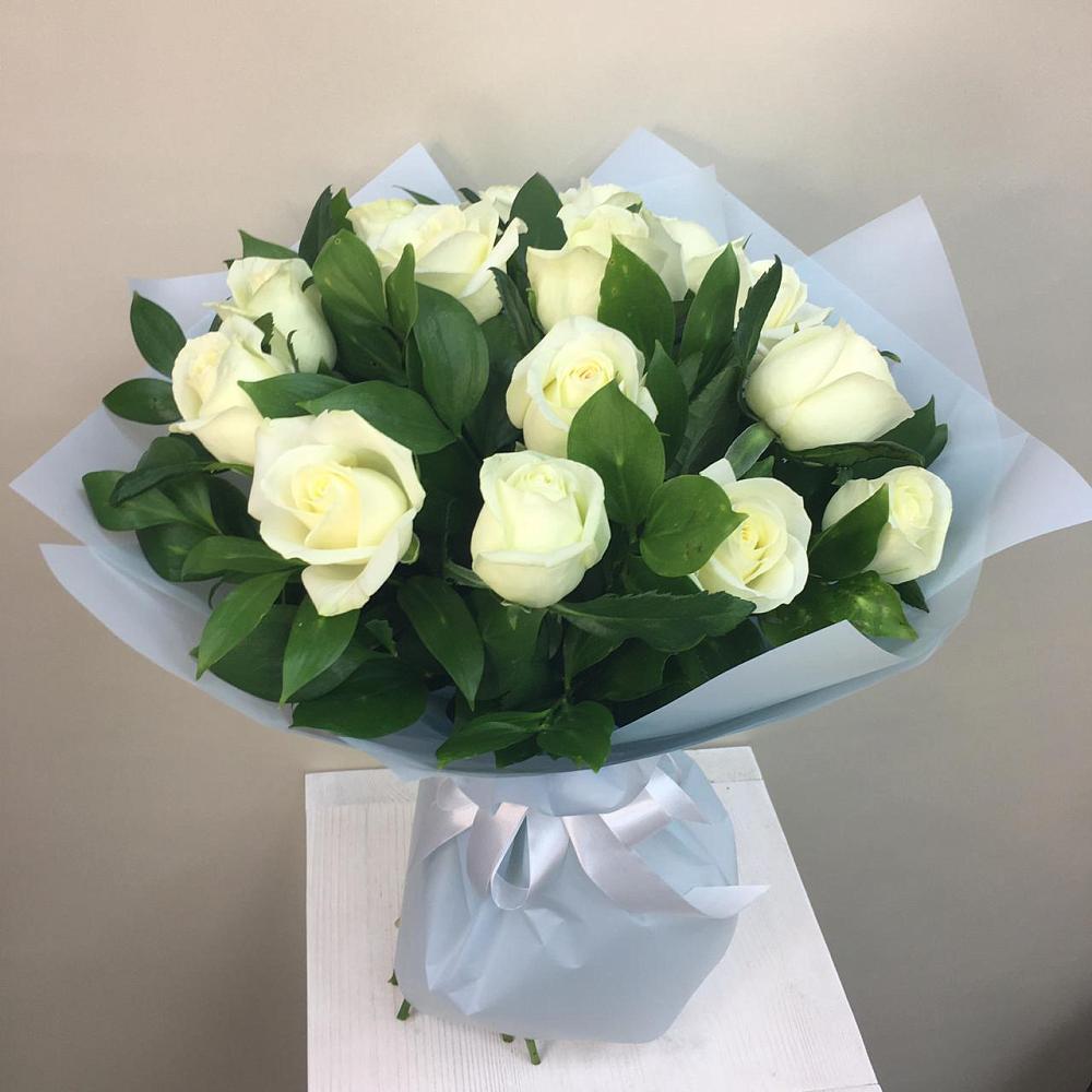 Букет 15 Белых роз Проуд в Чашниково