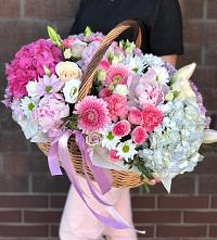 Композиция солнечный день в Чашниково Цветочная композиция из Розы, Хризантемы, Пионы и Лизиантусы в корзине в Чашниково