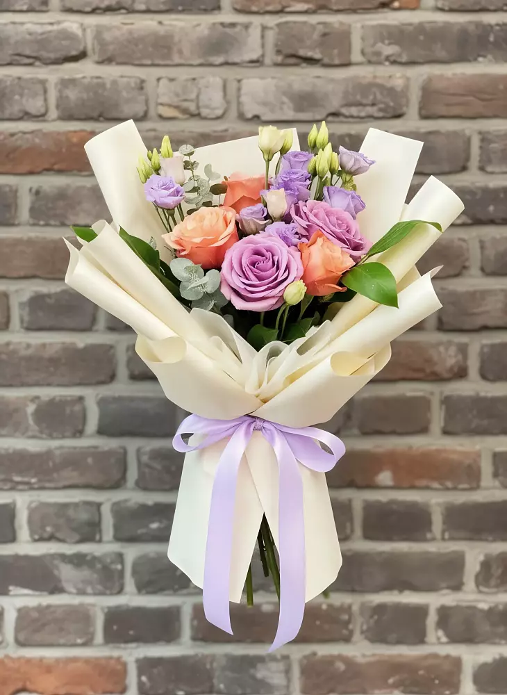 Букет цветов из: Лизиантусы и Розы в Чашниково