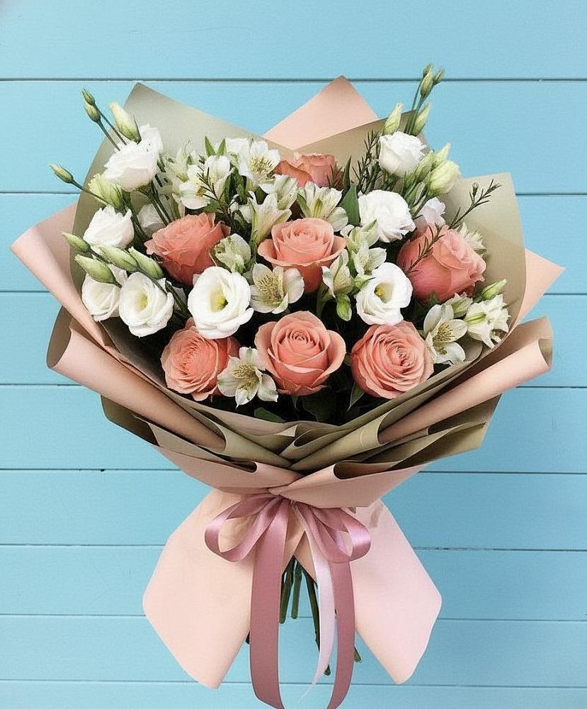 Букет цветов из: Розы, Альстромерии и Лизиантусы в Чашниково