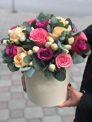Цветочная композиция из Розы в шляпной коробке в Чашниково