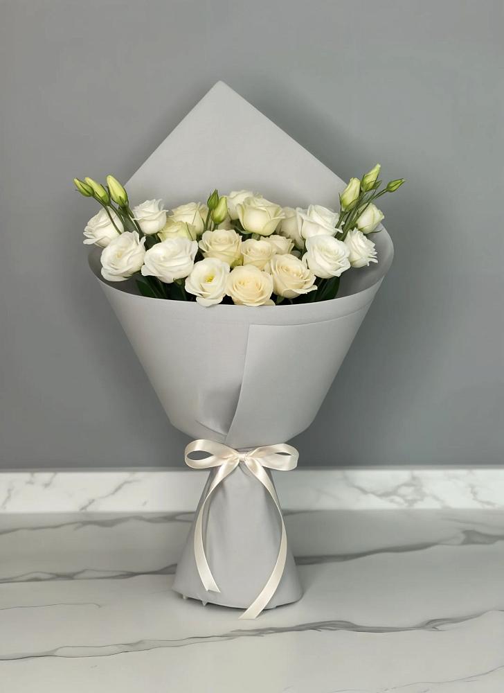 Букет цветов из: Розы и Лизиантусы в Чашниково