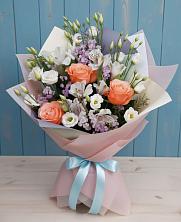 Букет цветов из:  Лизиантусы, Розы, Альстромерии и Гипсофила в Чашниково