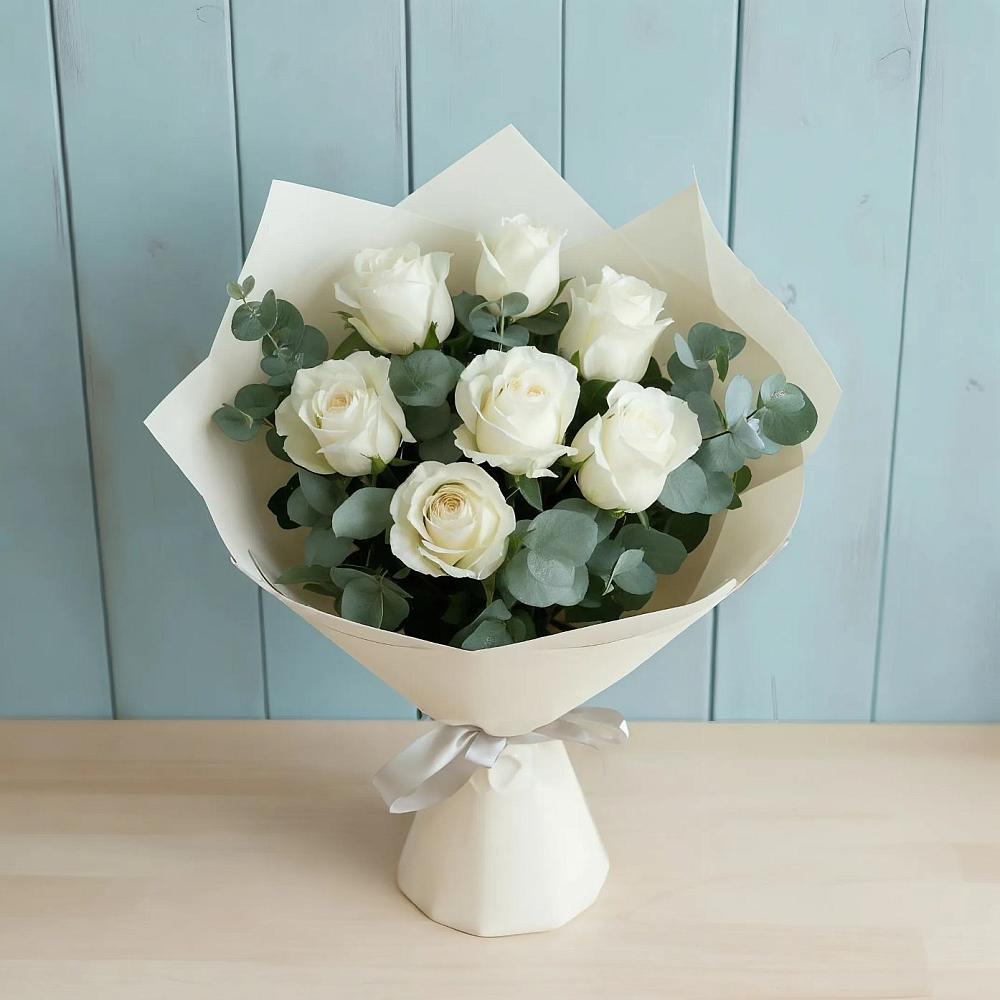 Букет Белые розы в Эвкалипте в Чашниково