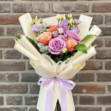 Букет цветов из:  Лизиантусы и Розы в Чашниково