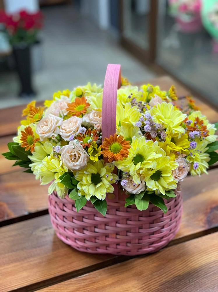 Цветочная композиция из Хризантемы и Розы в корзине в Чашниково