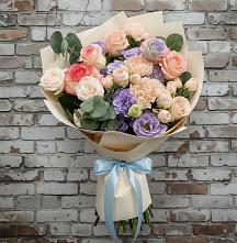 Букет цветов из:  Розы, Лизиантусы и Гвоздики в Чашниково