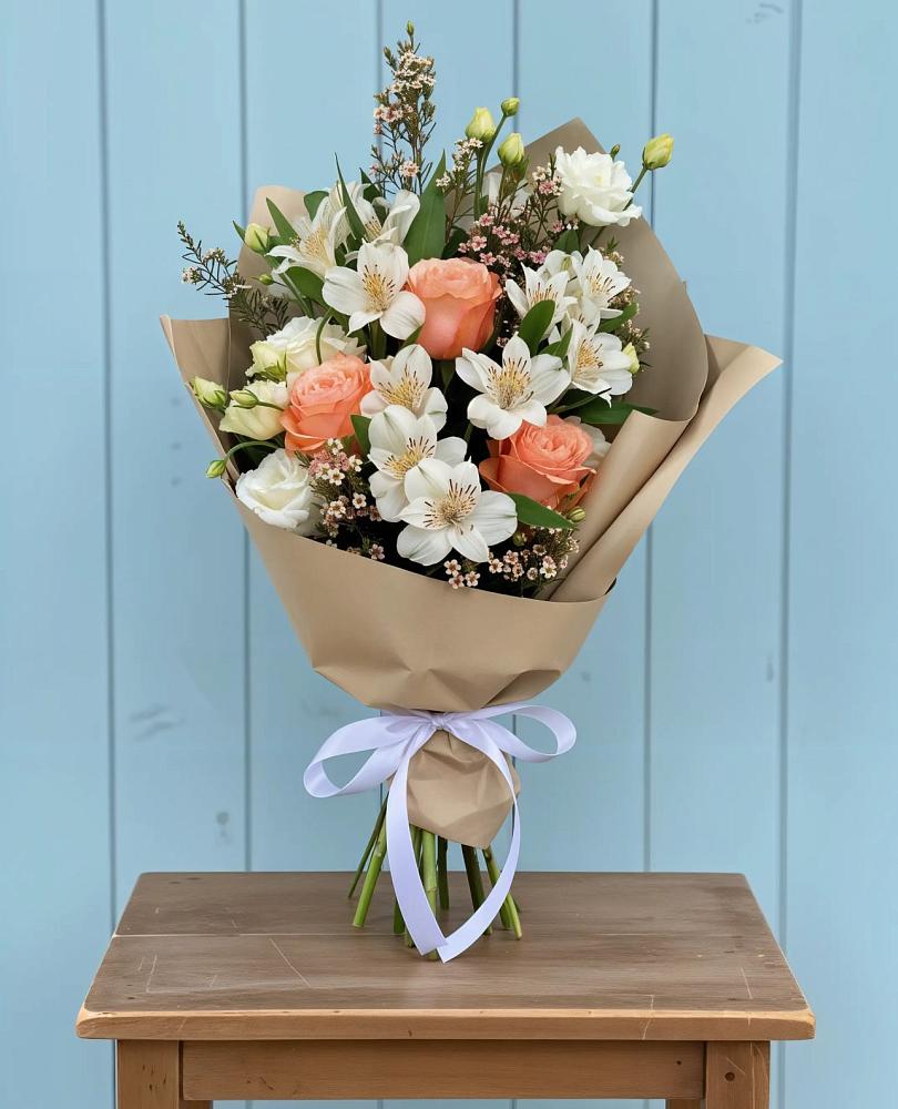 Букет цветов из: Альстромерии, Лизиантусы, Розы и Хризантемы в Чашниково