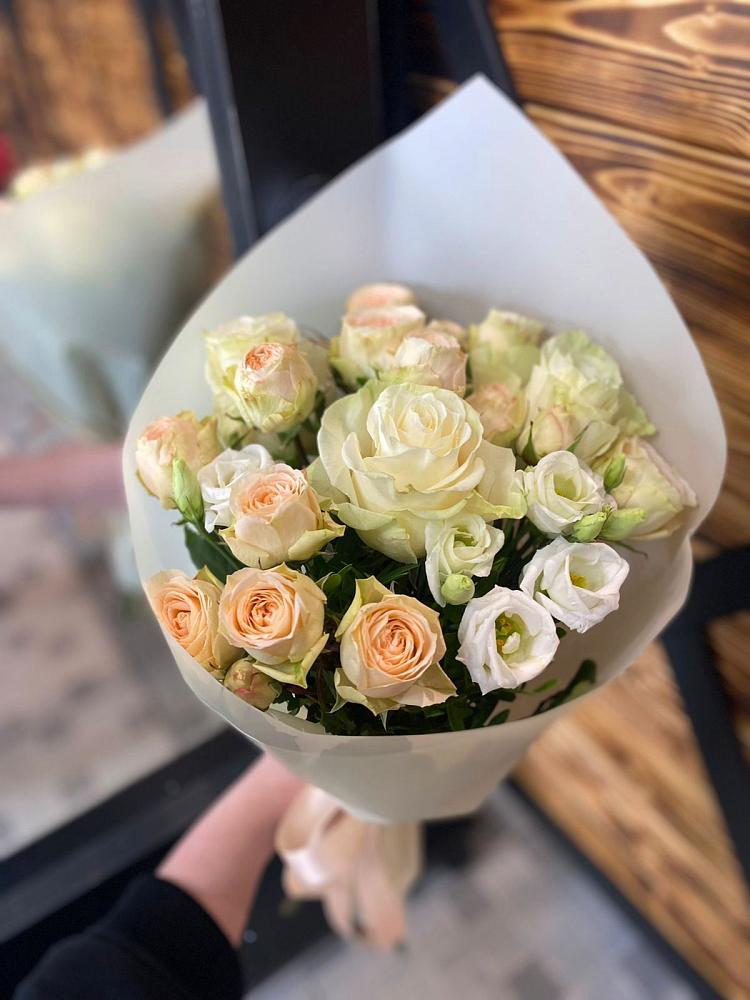 Букет цветов из: Розы и Лизиантусы в Чашниково